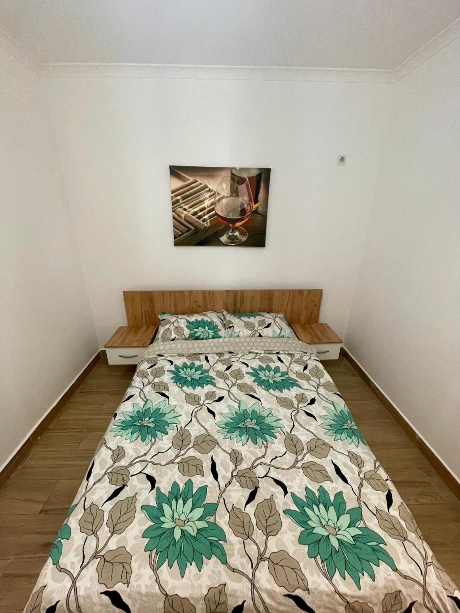 Militari Comfort Studio Roşu Buitenkant foto