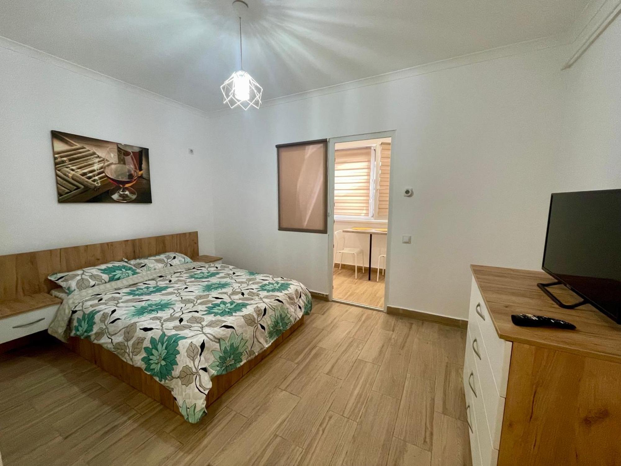Militari Comfort Studio Roşu Buitenkant foto